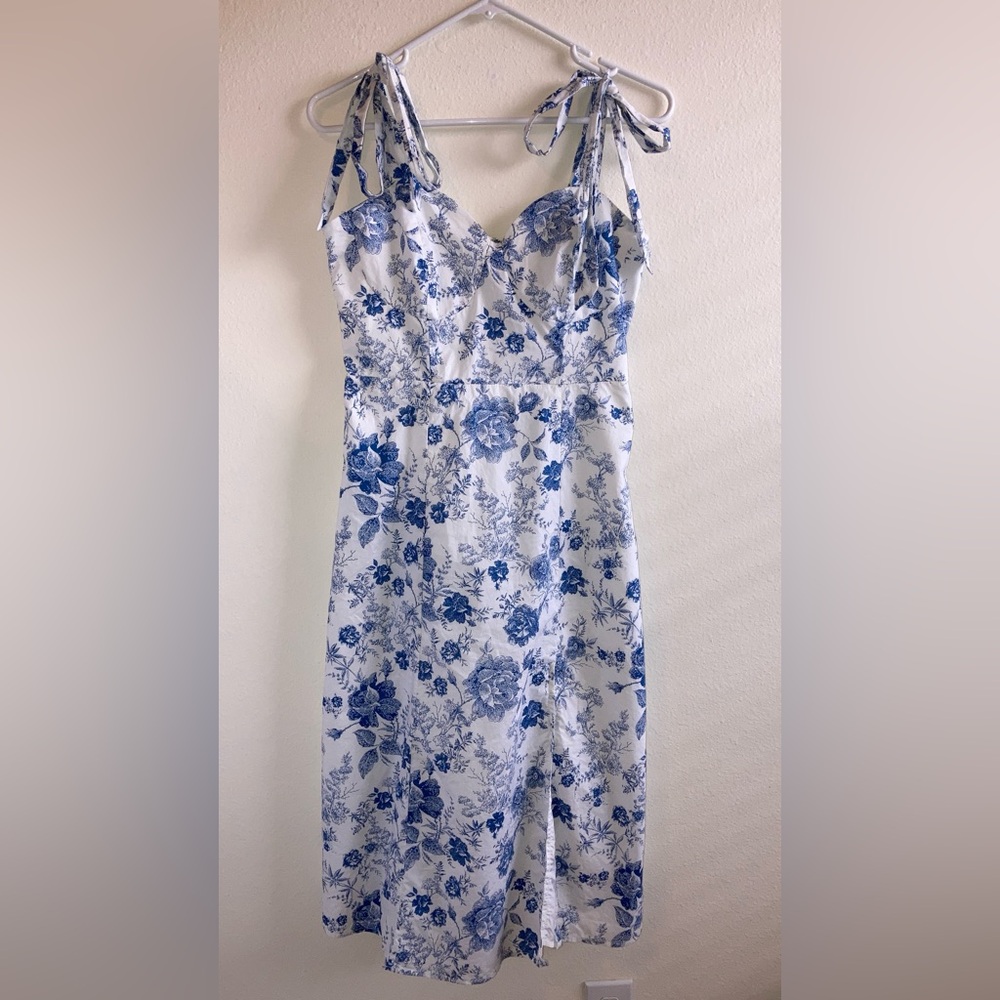 Audrey Parks for Francesca’s Blue Floral Tie-Shoulder Dress